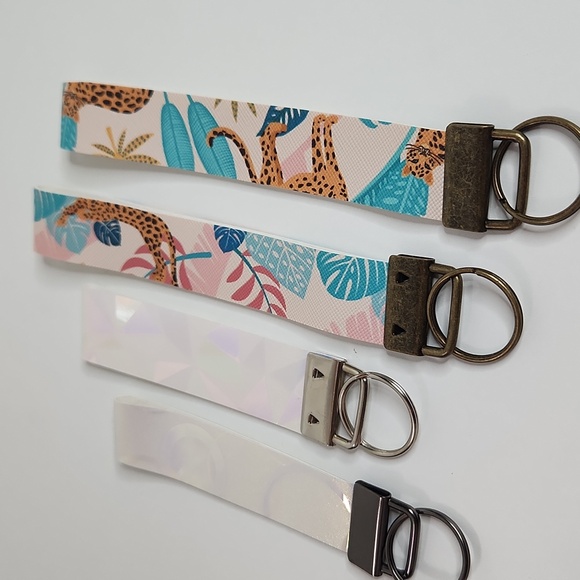 Faux Leather Keyfob Keychain. - Picture 3 of 5